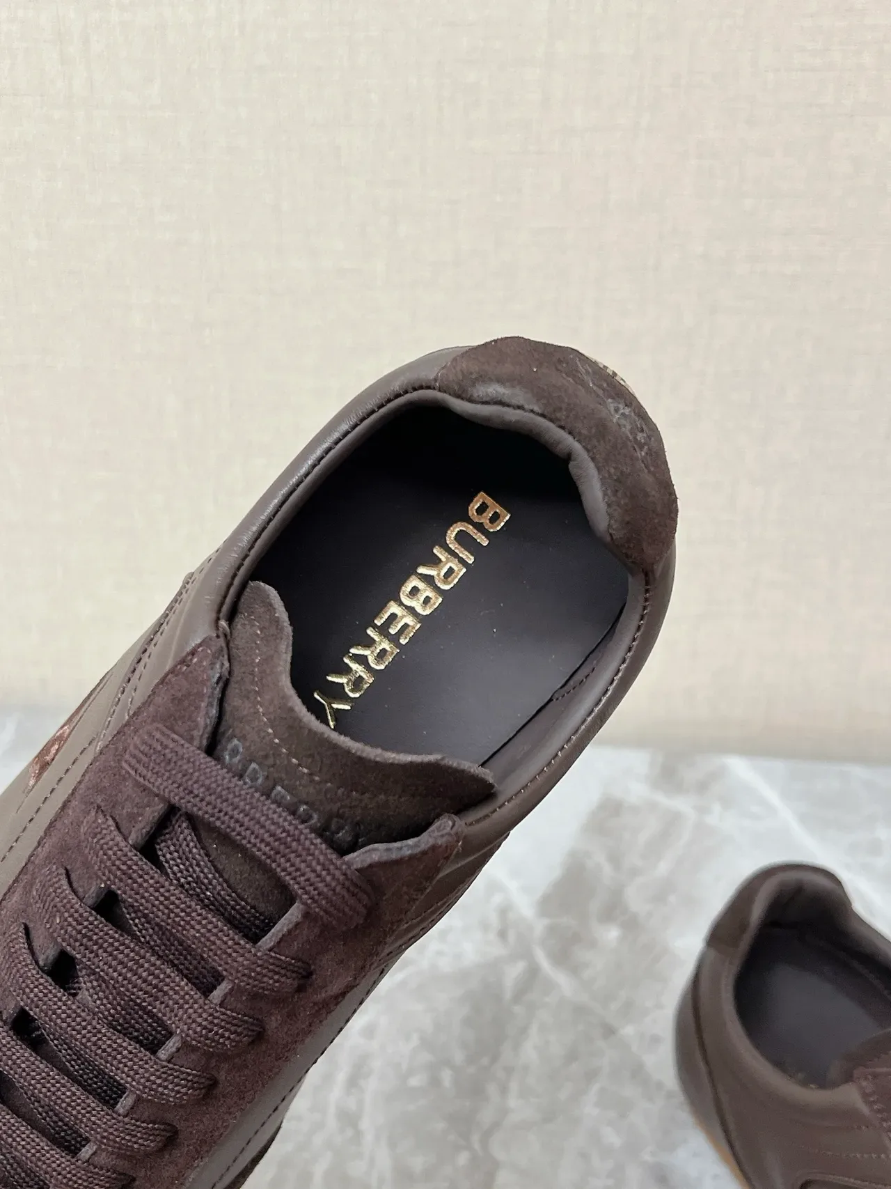 Burberry Knight Sneakers Lifestyle Marron en Daim et Cuir 4