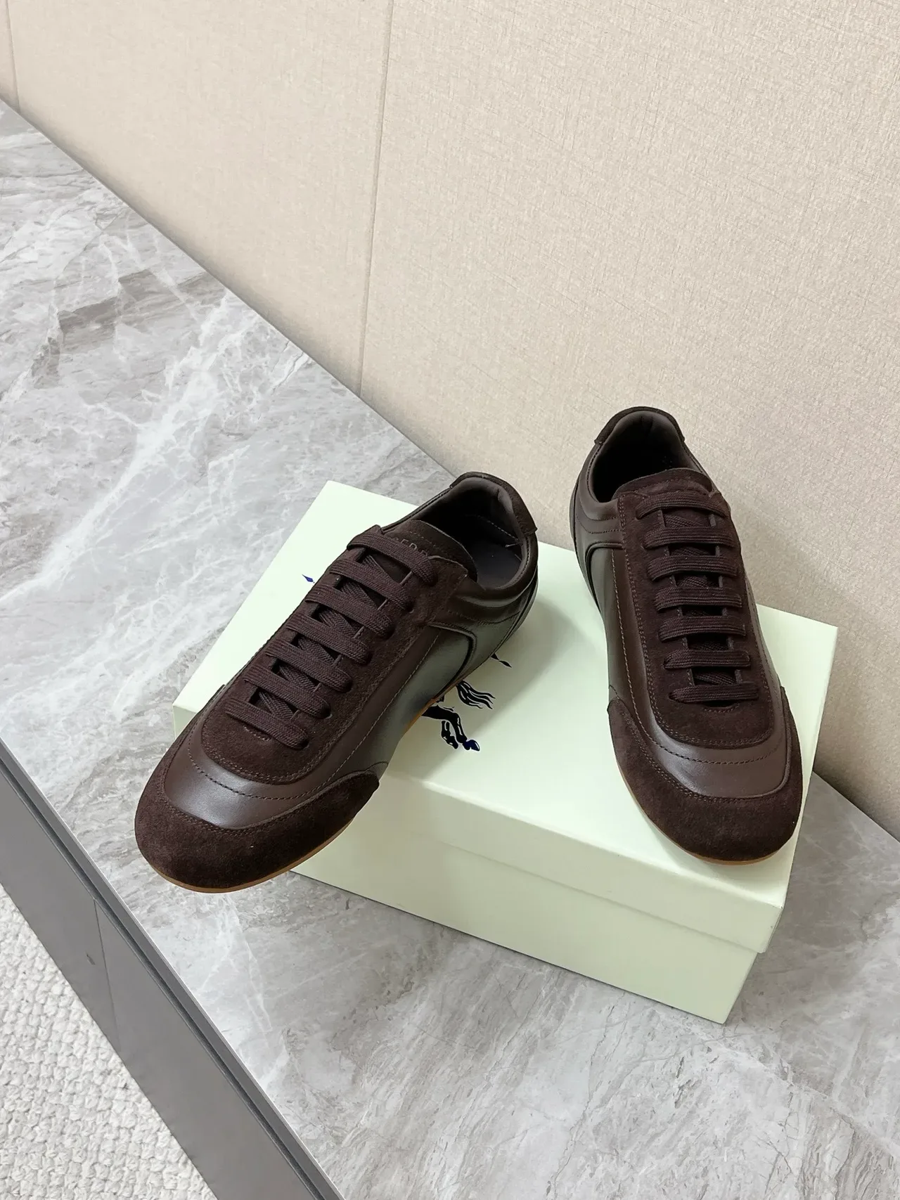 Burberry Knight Sneakers Lifestyle Marron en Daim et Cuir 5