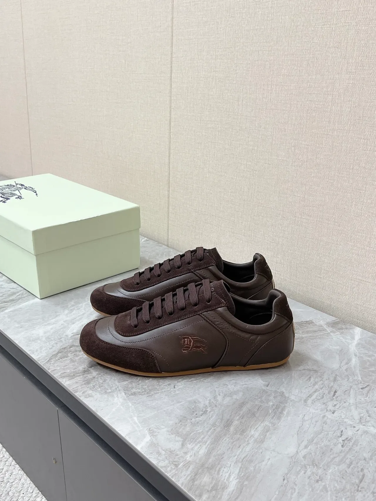 Burberry Knight Sneakers Lifestyle Marron en Daim et Cuir 6