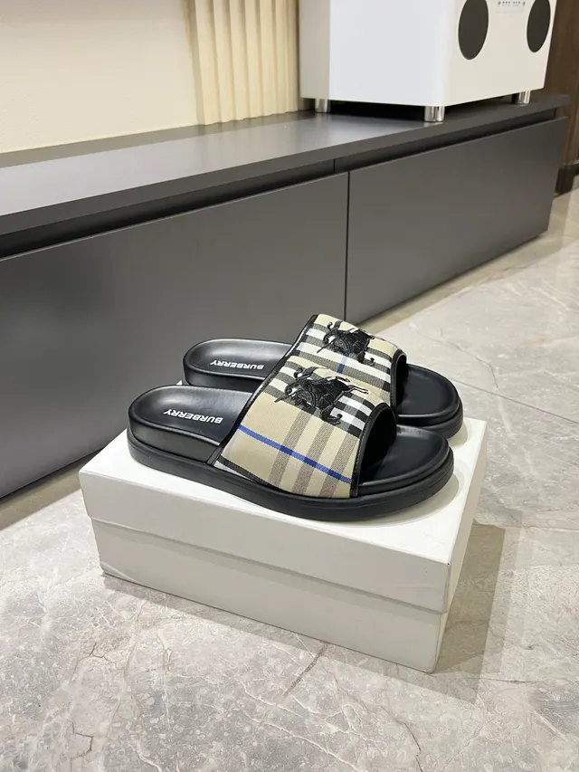 Burberry Knight Check Slide Slippers 14