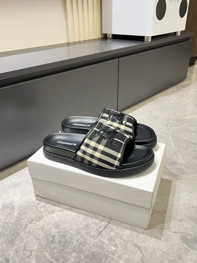 Burberry Knight Check Slide Slippers 16