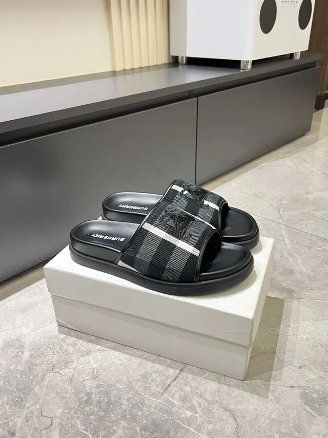 Burberry Knight Check Slide Slippers 18