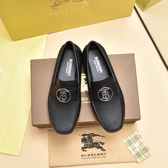 Burberry Knight Loafer Cuir noir texturé Mocassins slip-on 9