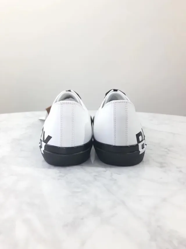 Burberry Knight Zapatilhas Lifestyle com Impressão de Logo Brancas e Pretas 5