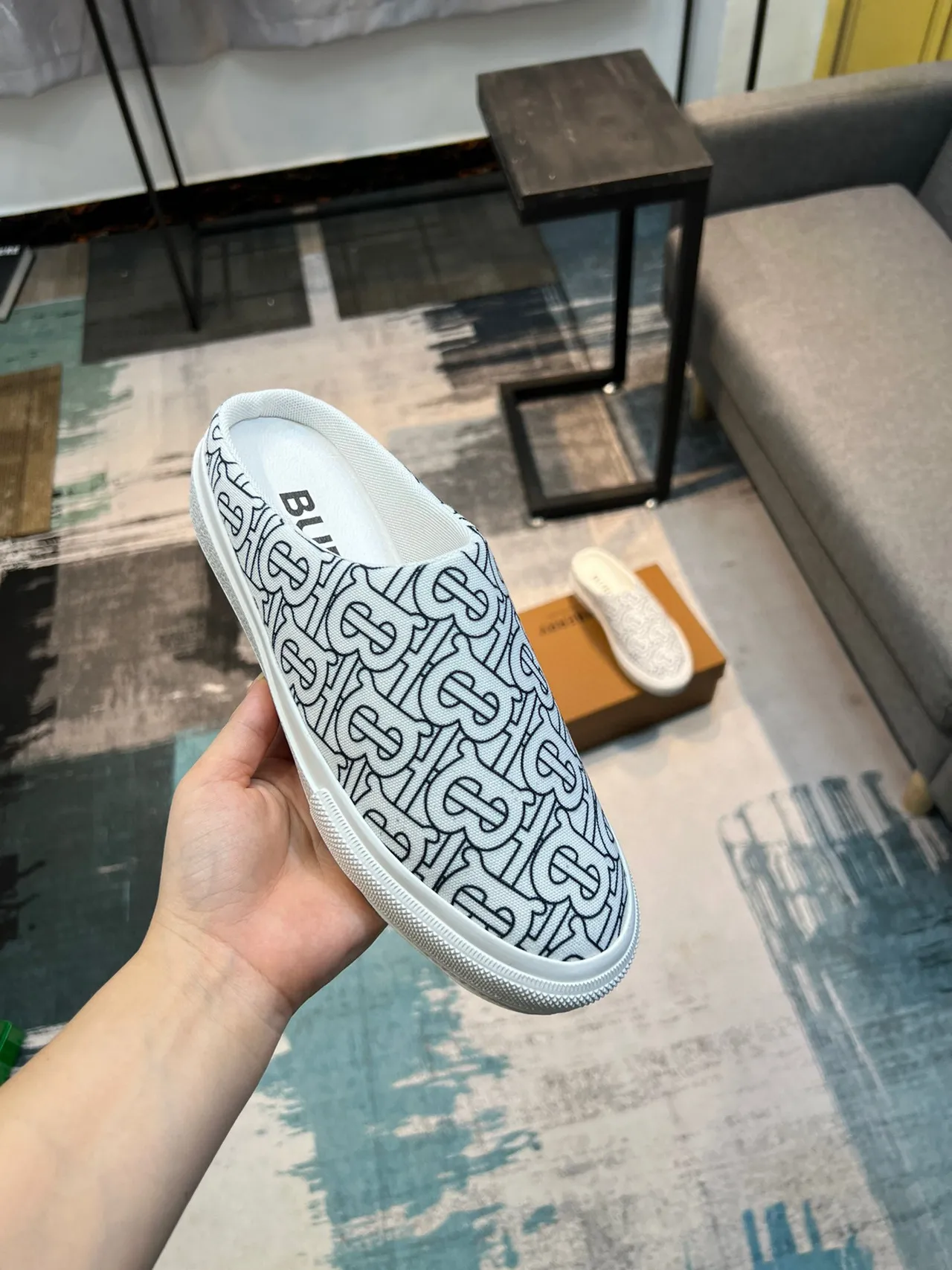 Burberry Monogram Mule أحذية كاجوال قماش أبيض أسود slip-on 7