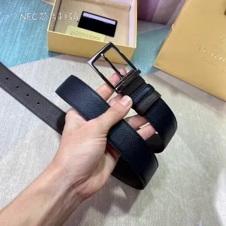 Burberry Reversible Textured Leather Belt