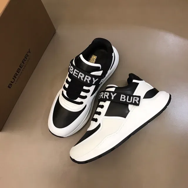 Burberry tênis lifestyle branco e preto com logo na correia de dois tons 8