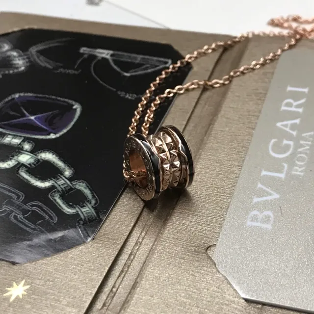 Bvlgari B.zero1 قلادة معلقة أسطوانية متعددة الوجوه 4