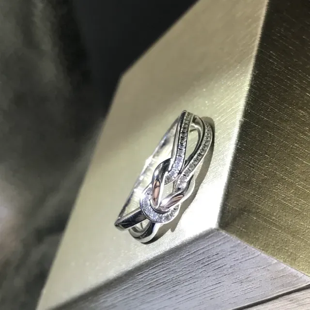 Bvlgari B.zero1 Bague or et argent nœud interlocking motif pavé diamants 3
