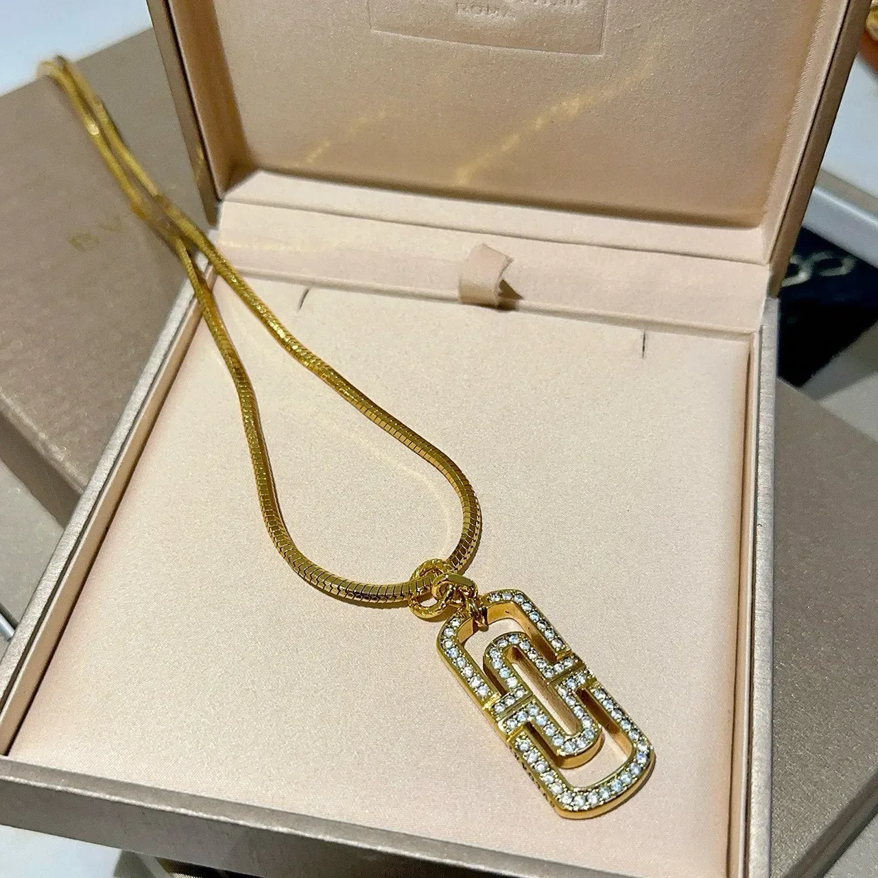 Bvlgari B.zero1 Chaîne serpent transparente d'or Pavé Crystal-Set Pendentif en forme de G Collier 3