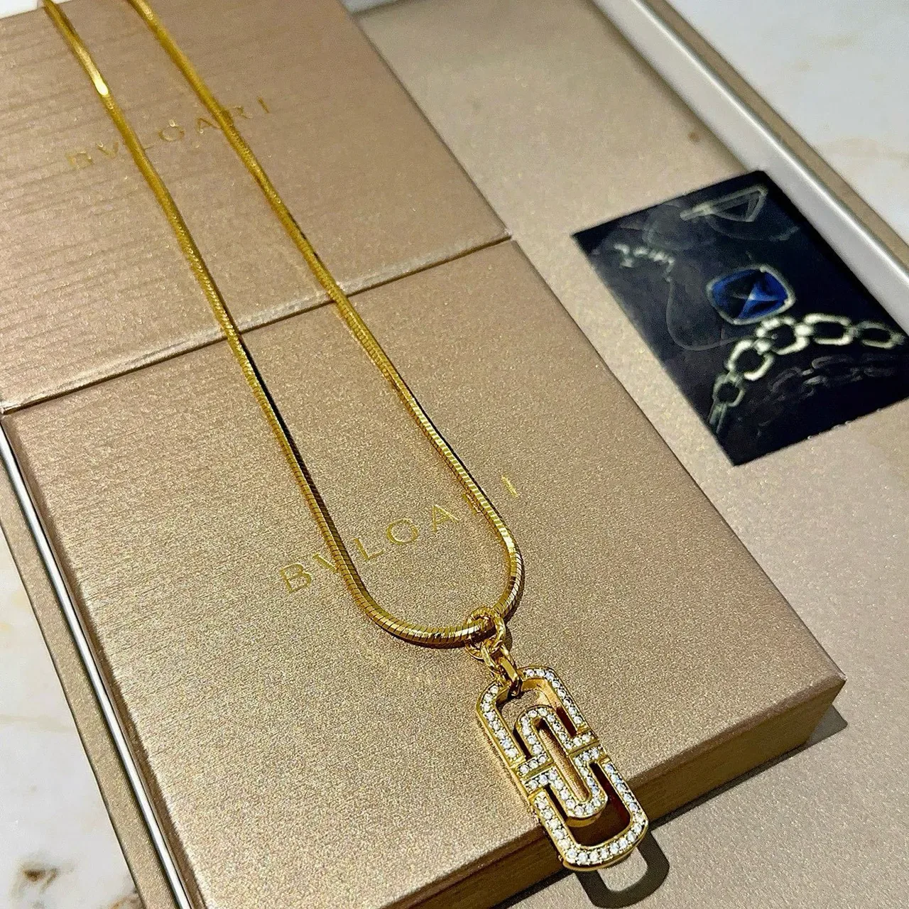Bvlgari B.zero1 Chaîne serpent transparente d'or Pavé Crystal-Set Pendentif en forme de G Collier 4