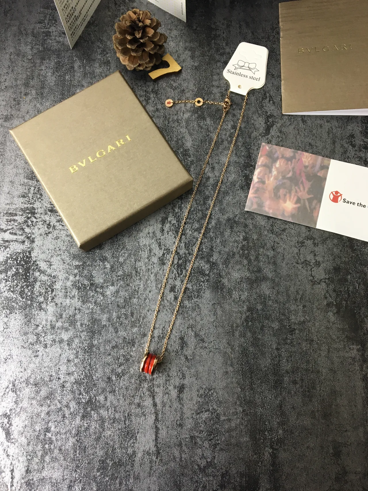 Bvlgari B.zero1 Colar Pendente Cilíndrico Vermelho e Dourado 7