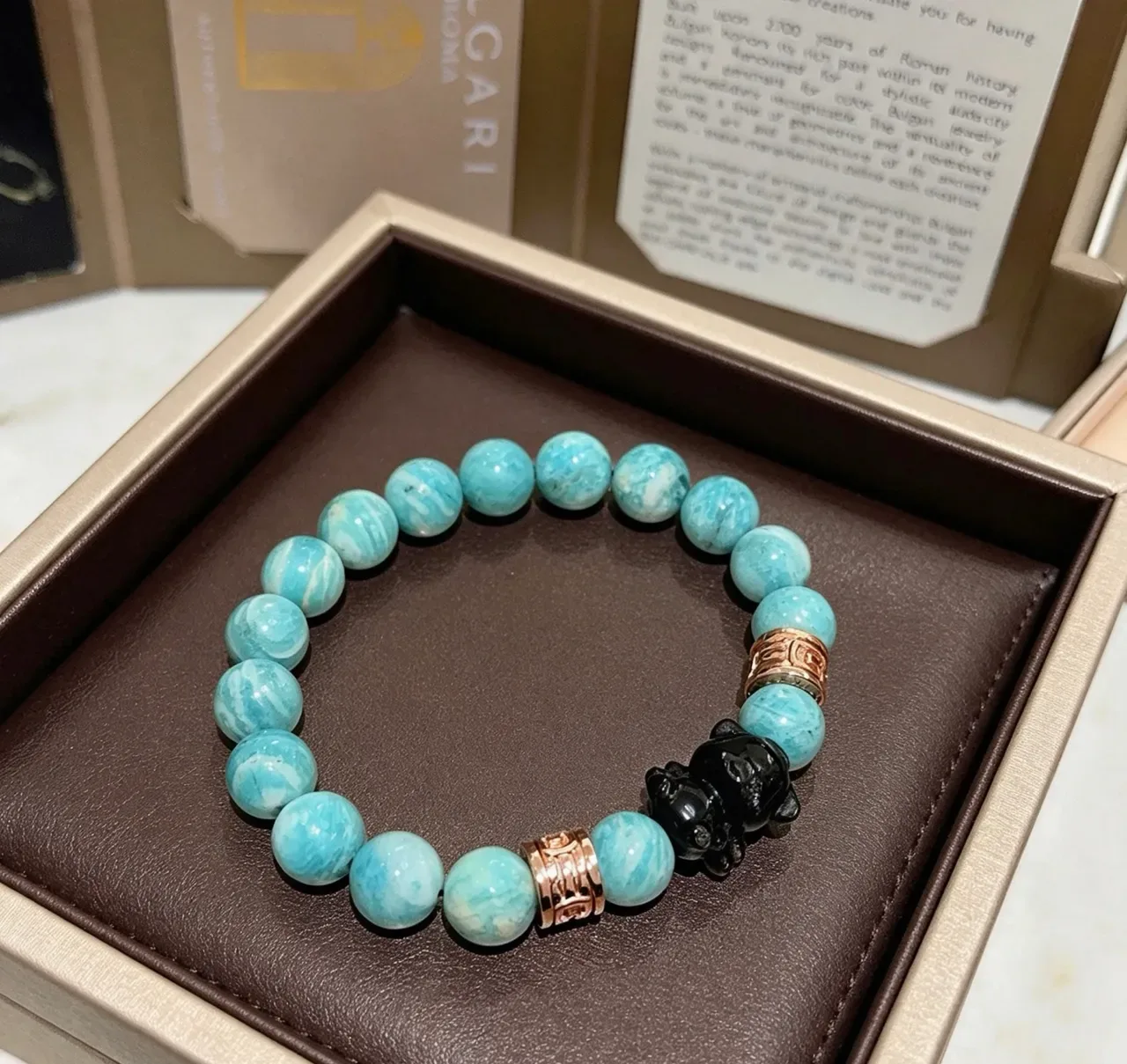 Bvlgari Bracelet à perles de pierre turquesa et charme noir 2