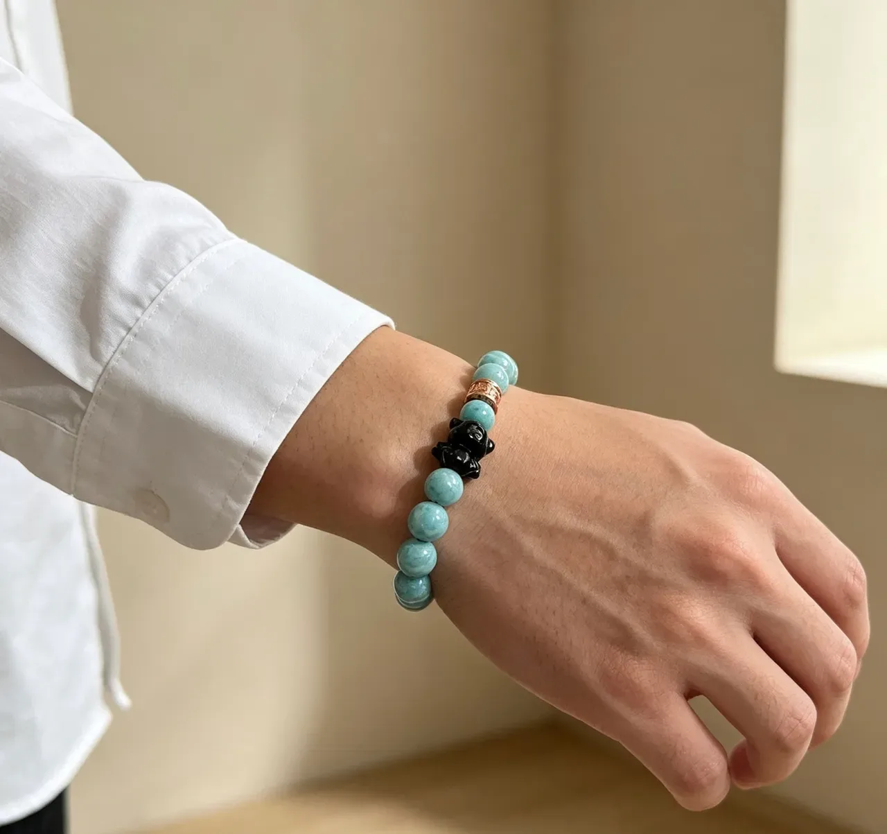 Bvlgari Bracelet à perles de pierre turquesa et charme noir 5