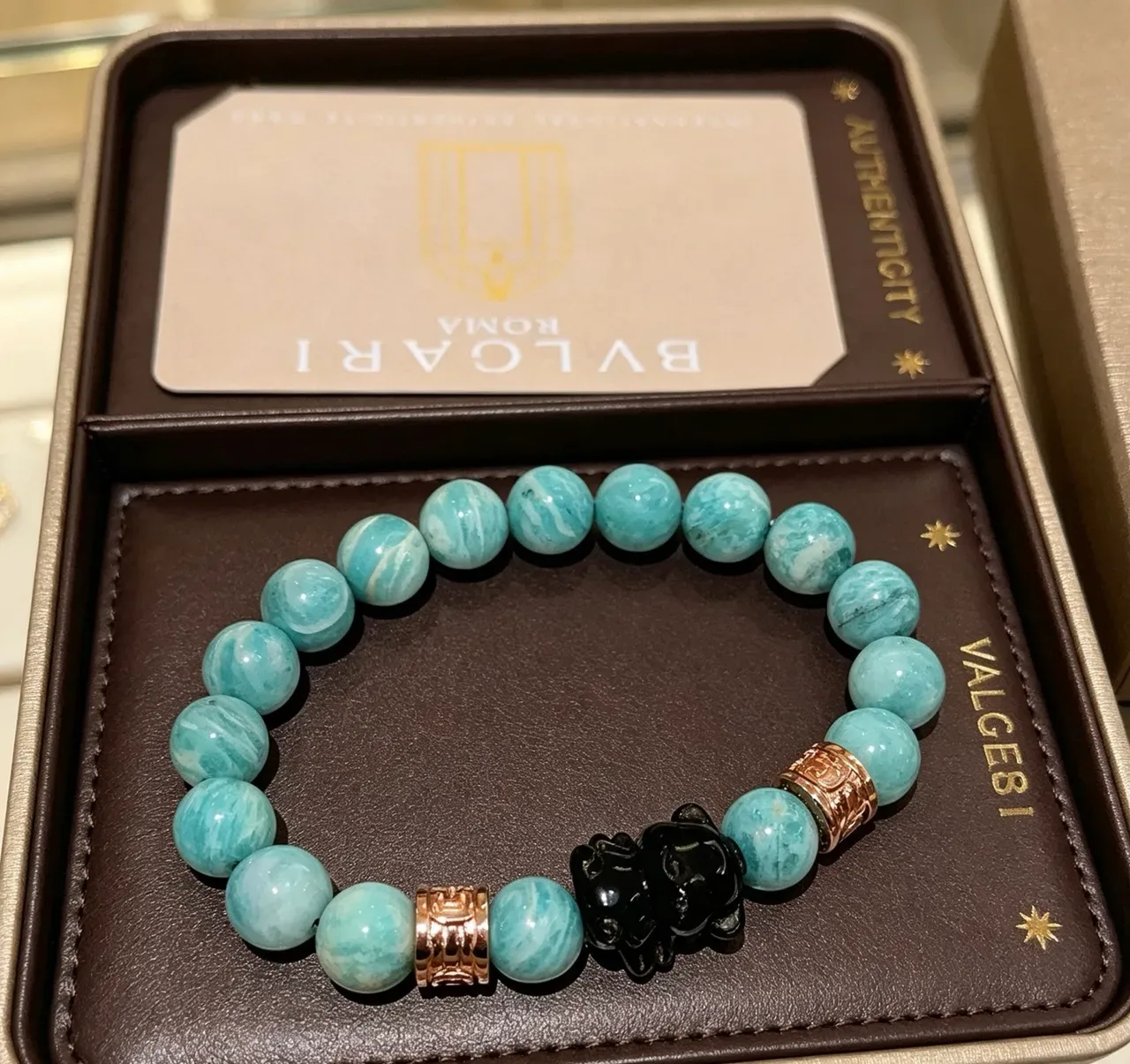 Bvlgari Bracelet à perles de pierre turquesa et charme noir 6