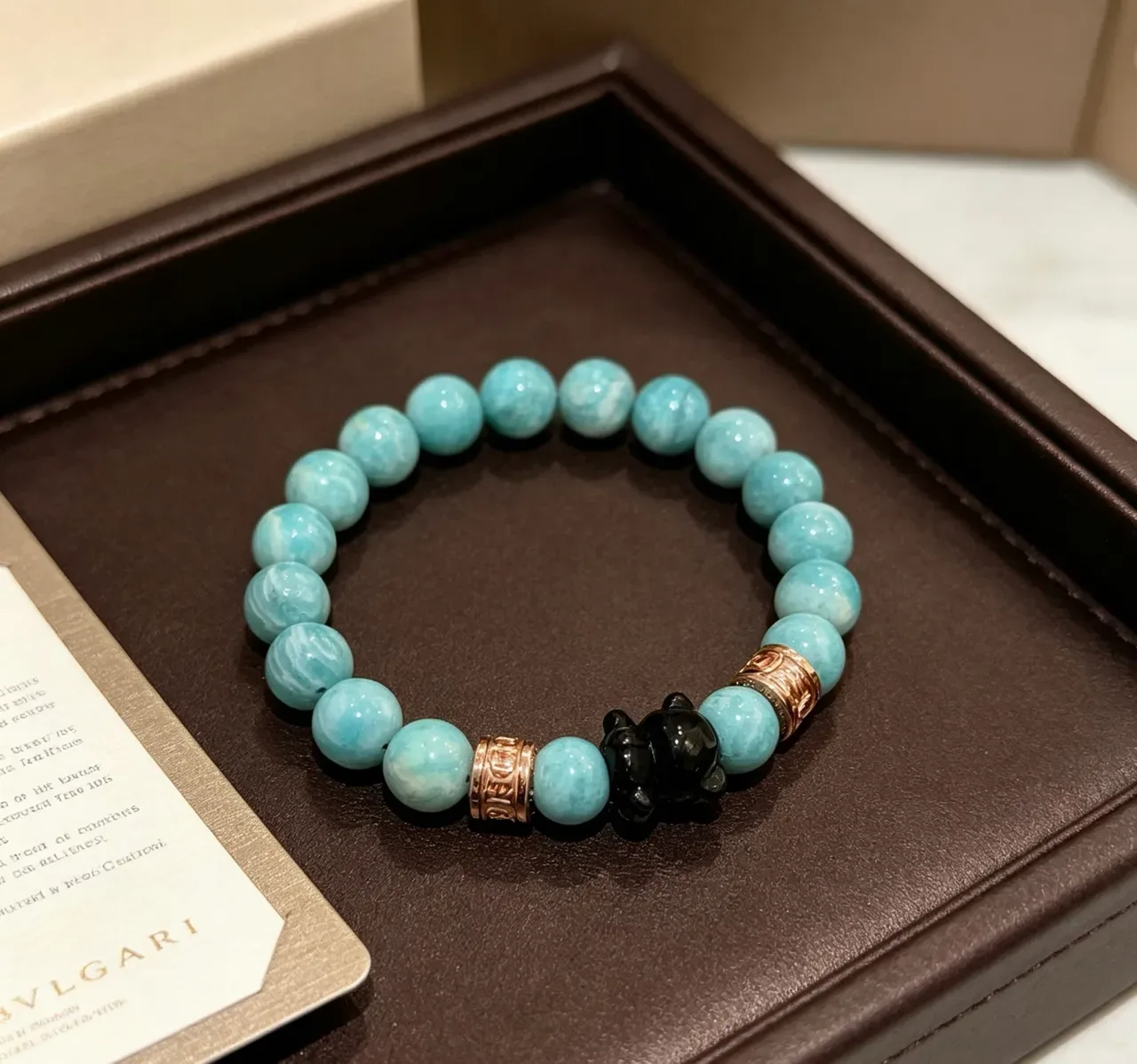 Bvlgari Bracelet à perles de pierre turquesa et charme noir 7
