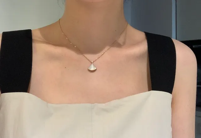 Bvlgari Divas’ Dream Colar de madrepérola e diamante em forma de leque 4