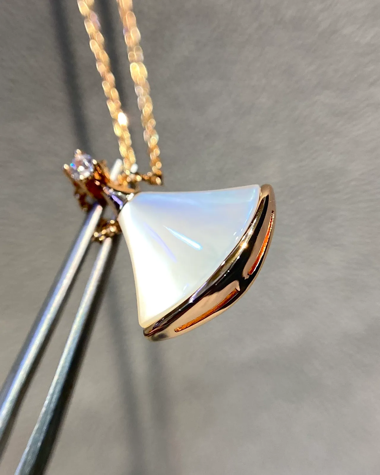 Bvlgari Divas’ Dream Colar de madrepérola e diamante em forma de leque 6