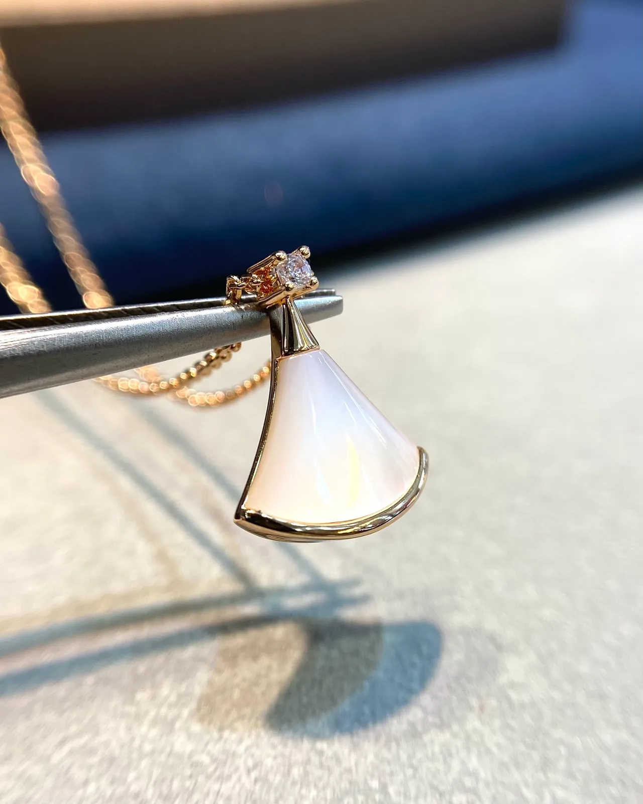 Bvlgari Divas’ Dream Colar de madrepérola e diamante em forma de leque 7