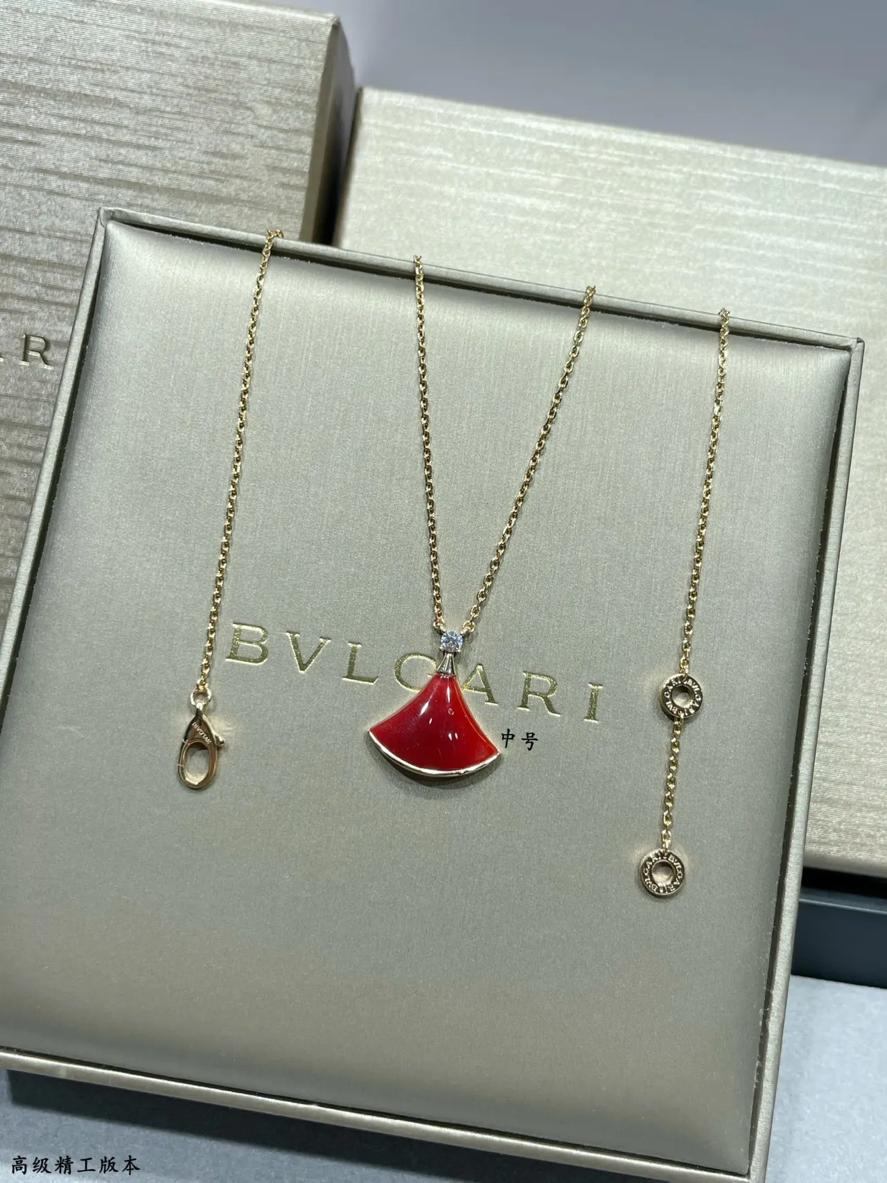 Bvlgari Divas’ Dream قلادة معلق مروحة مينا أحمر 6