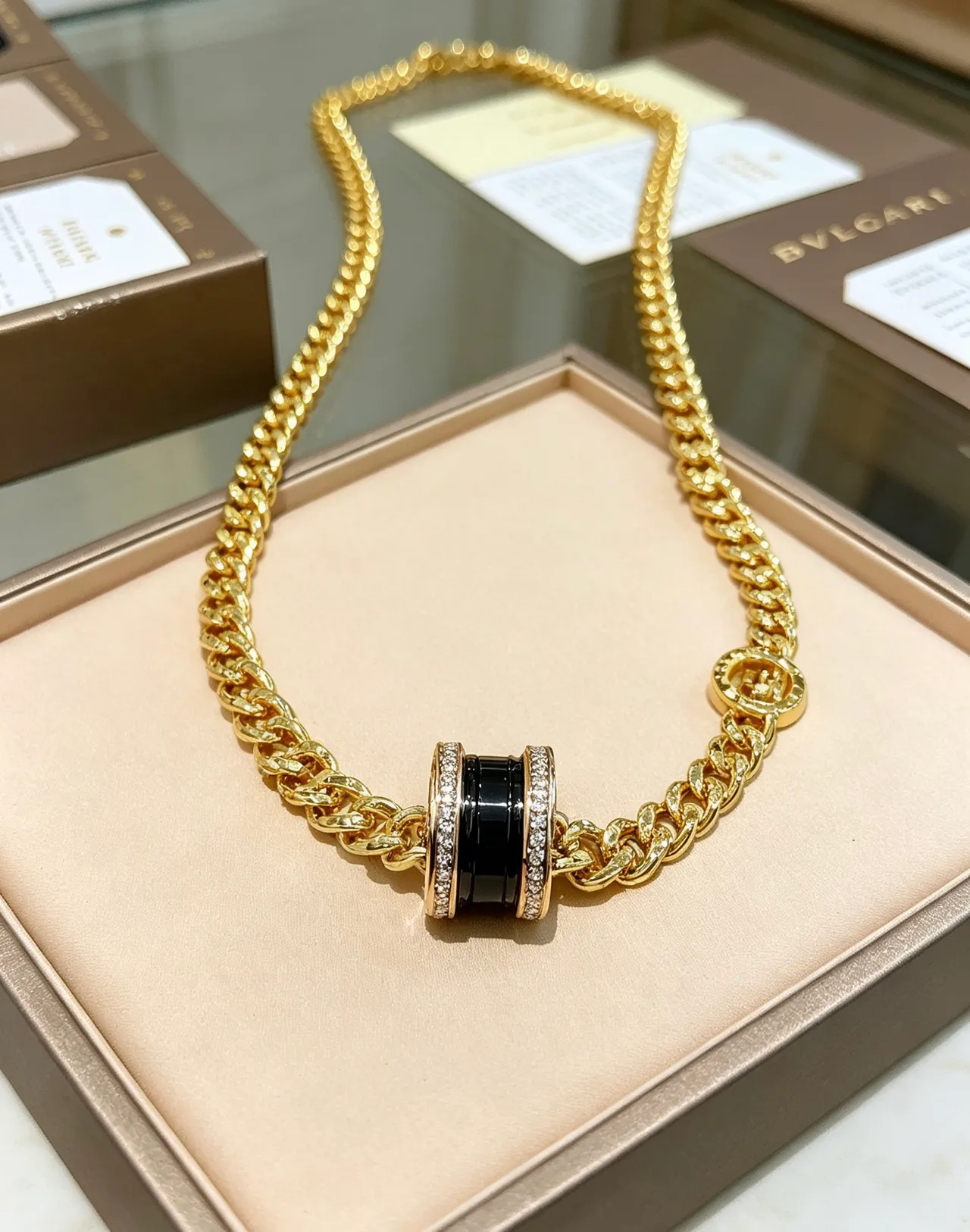 Bvlgari Collier Chaîne Curb-Link Or Noir Chaîne Céramique Centre Double Anneau 2
