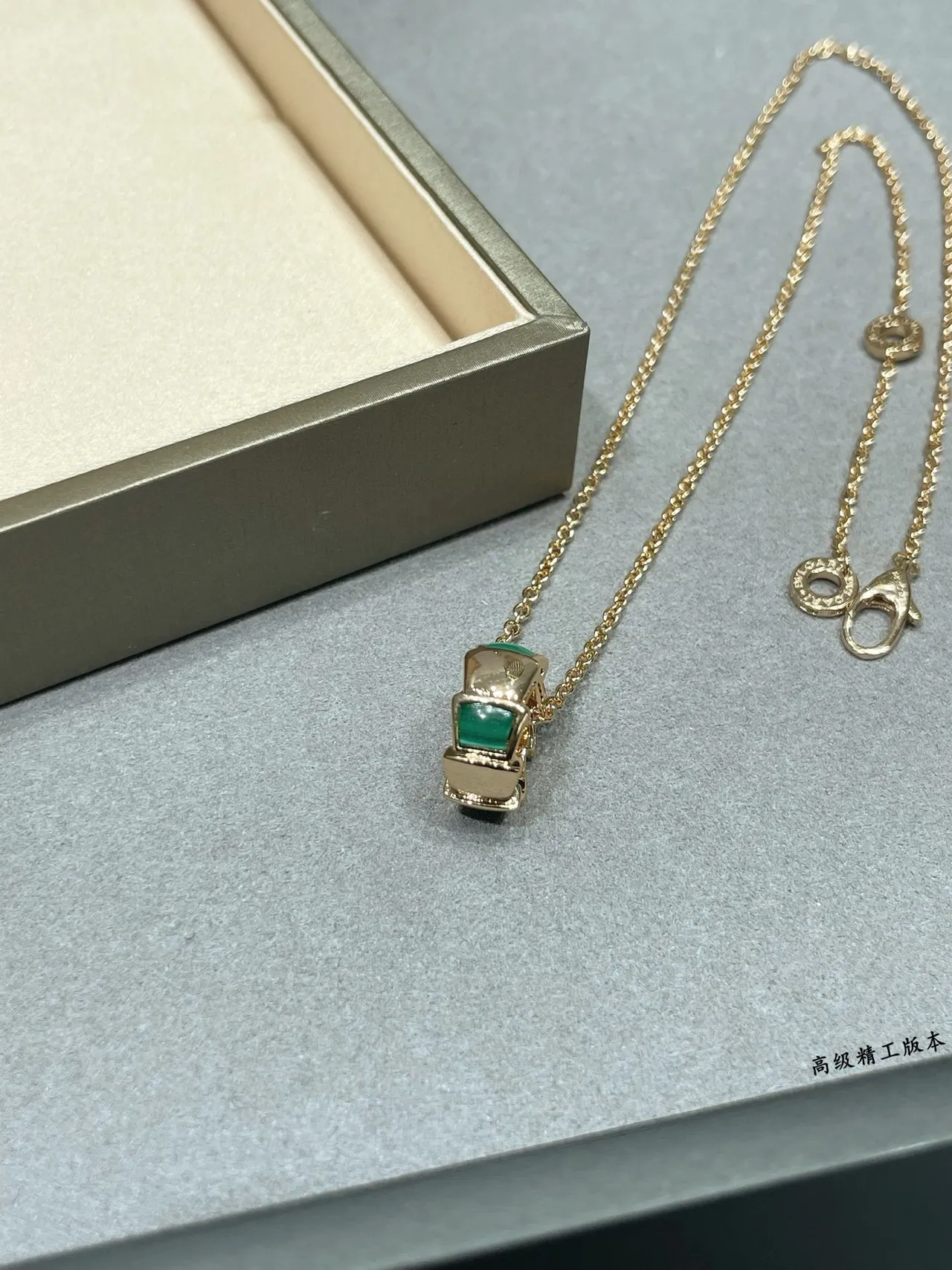 Bvlgari Chaîne d'Or Verte avec Émeraudes Engagées Pendentif Collier 6
