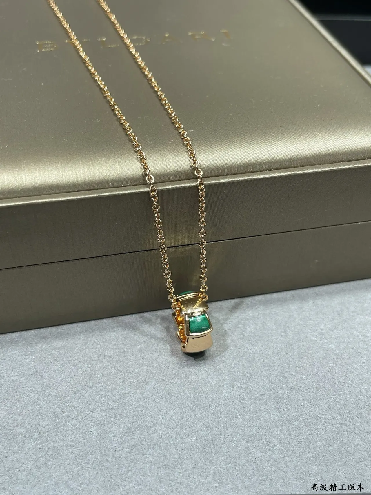 Bvlgari Chaîne d'Or Verte avec Émeraudes Engagées Pendentif Collier 9
