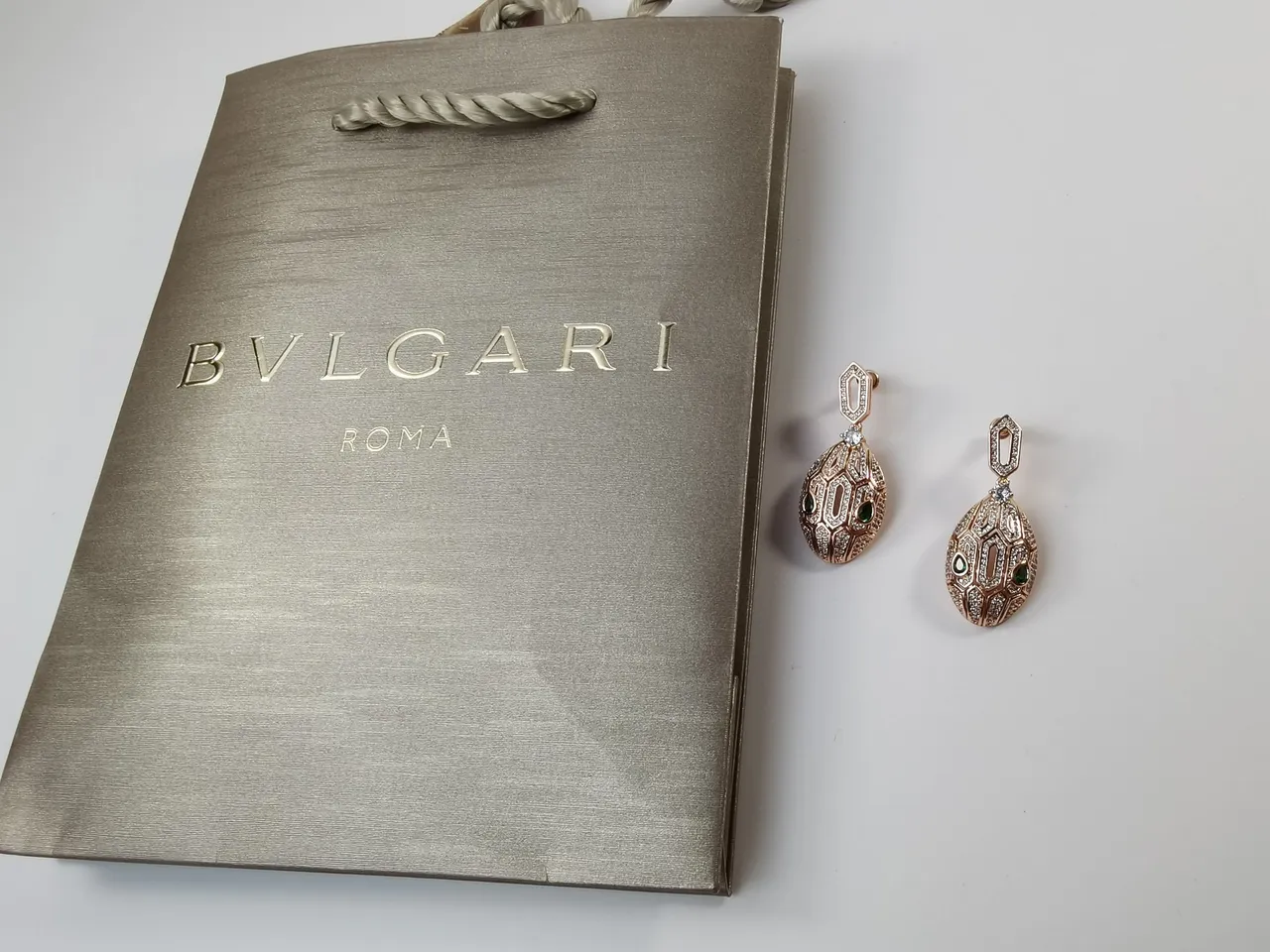 Bvlgari সোনালি সবুজ জ্যামিতিক ওপেনওয়ার্ক অশ্রু আকৃতি কানের দুল 6