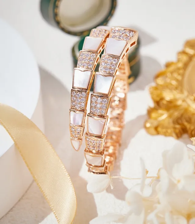 Bvlgari bracelet en or blanc avec motif d'écailles segmentées en rose 2