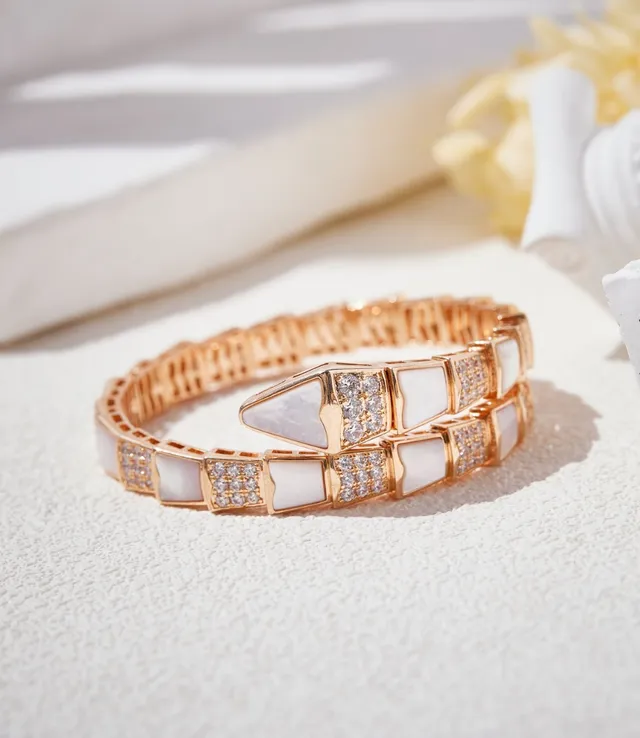 Bvlgari bracelet en or blanc avec motif d'écailles segmentées en rose 5