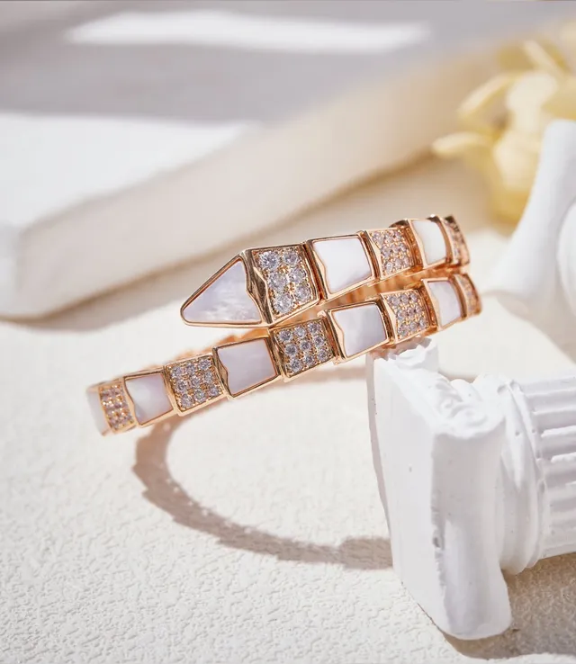 Bvlgari bracelet en or blanc avec motif d'écailles segmentées en rose 7