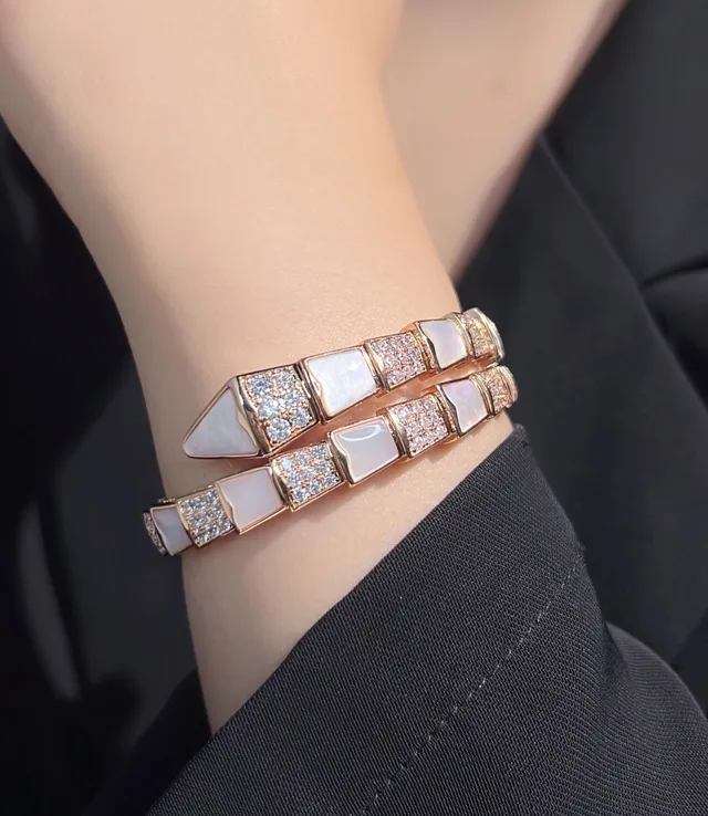 Bvlgari bracelet en or blanc avec motif d'écailles segmentées en rose 8