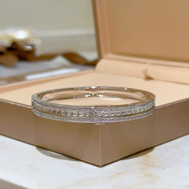 Bvlgari Pavé Bracelet à double rangée avec découpe géométrique dorée 3