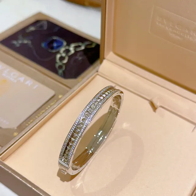 Bvlgari Pavé Bracelet à double rangée avec découpe géométrique dorée 4
