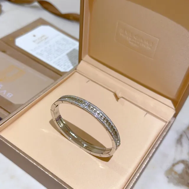Bvlgari Pavé Bracelet à double rangée avec découpe géométrique dorée 6