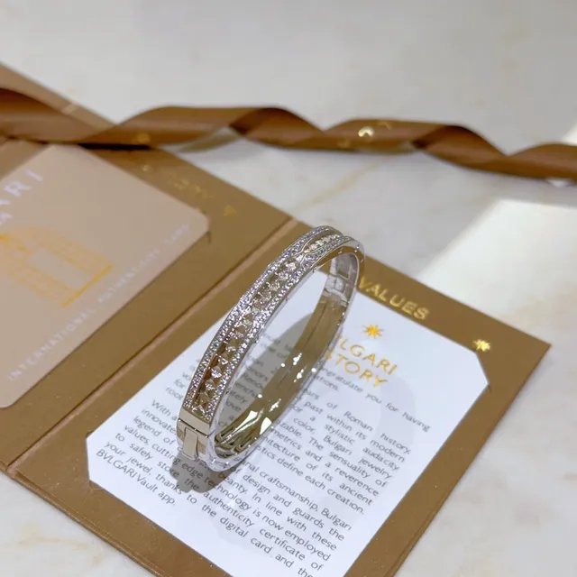Bvlgari Pavé Bracelet à double rangée avec découpe géométrique dorée 8
