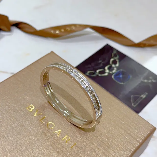 Bvlgari Pavé Bracelet à double rangée avec découpe géométrique dorée 9