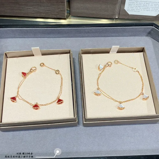 Bvlgari Red Gold Chaîne Double Quatre Pendants Émail en Forme d'Éventail Bracelet 2
