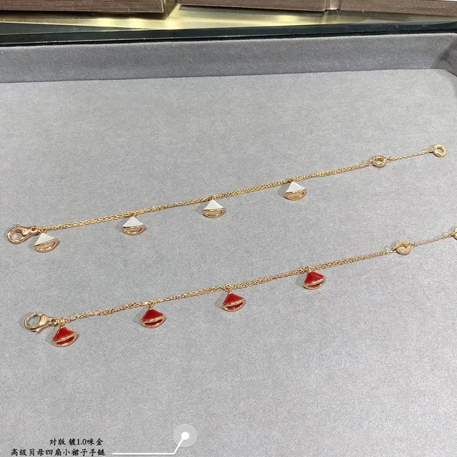 Bvlgari Red Gold Chaîne Double Quatre Pendants Émail en Forme d'Éventail Bracelet 3