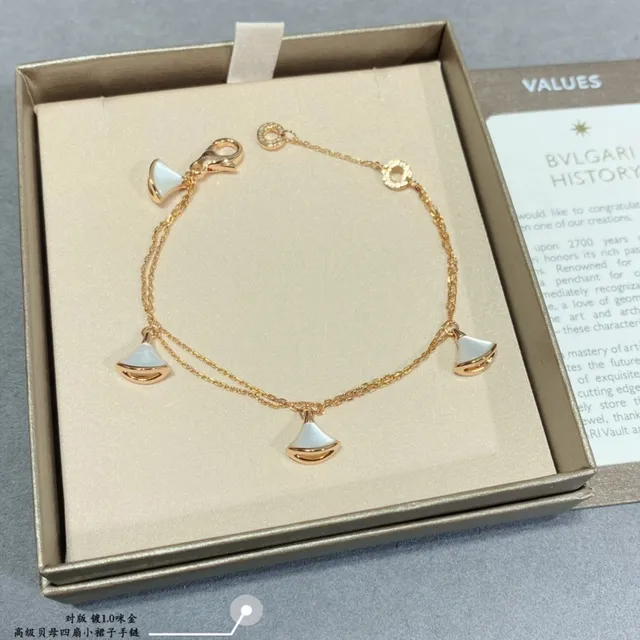 Bvlgari Red Gold Chaîne Double Quatre Pendants Émail en Forme d'Éventail Bracelet 6