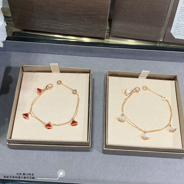 Bvlgari Red Gold Chaîne Double Quatre Pendants Émail en Forme d'Éventail Bracelet 7