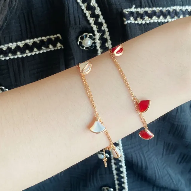 Bvlgari Red Gold Chaîne Double Quatre Pendants Émail en Forme d'Éventail Bracelet 8