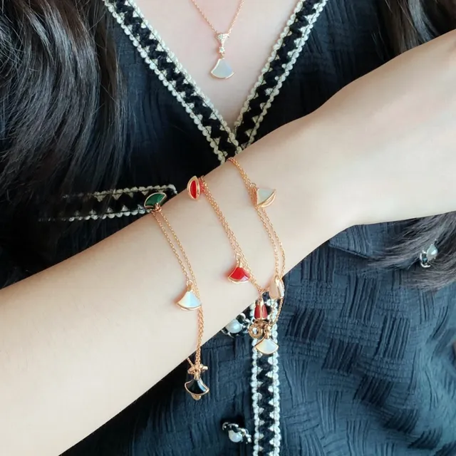 Bvlgari Red Gold Chaîne Double Quatre Pendants Émail en Forme d'Éventail Bracelet 9