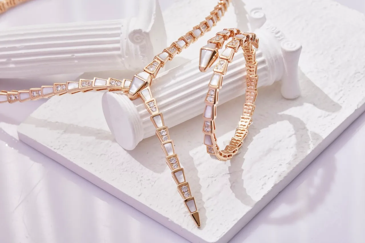 Bvlgari Serpenti Collier Articulé en Perle Mère et Diamants 2