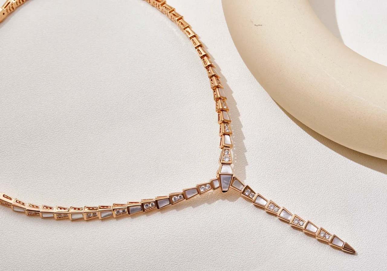Bvlgari Serpenti Collier Articulé en Perle Mère et Diamants 6