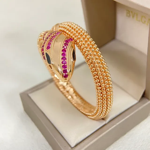 Bvlgari Serpenti Bracelet Or Rose Serpent Enroulé Rubis Pavé 4