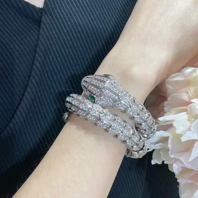 Bvlgari Serpenti Pavé Diamants et Émeraudes Bracelet Serpent 9