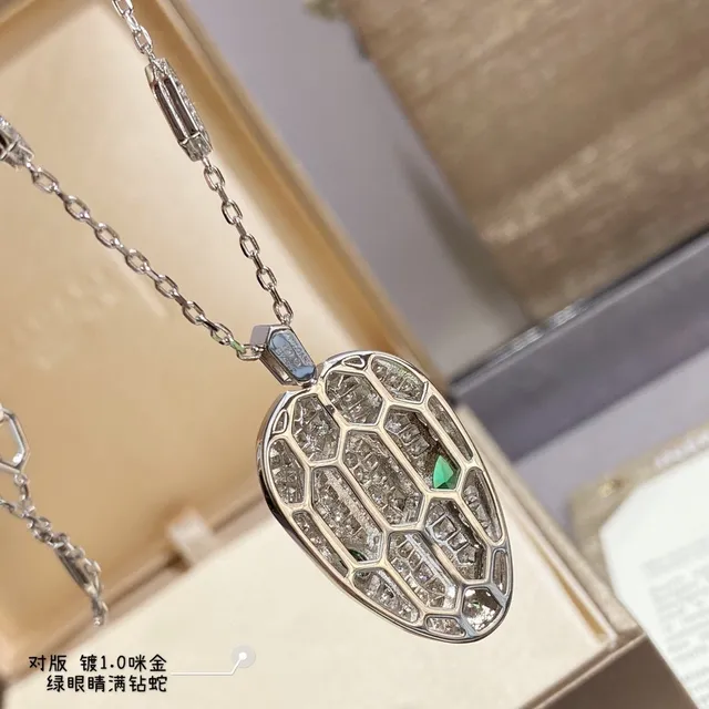 Bvlgari Serpenti Pavé قلادة رأس الأفعى الماسية 2