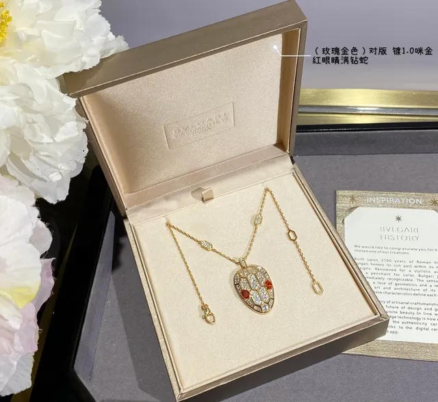 Bvlgari Serpenti Pavé قلادة رأس الأفعى الماسية 4