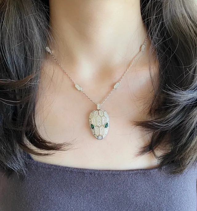 Bvlgari Serpenti Pavé قلادة رأس الأفعى الماسية 9